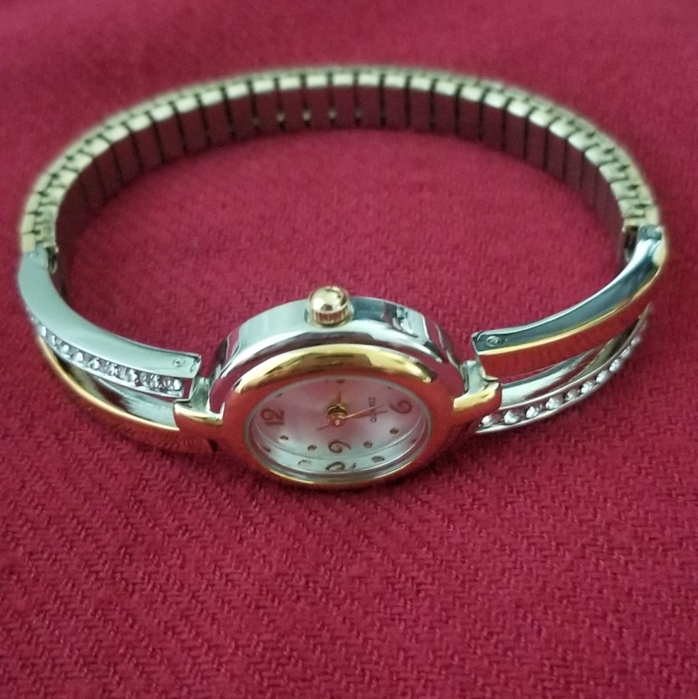 Embassy Quartz Watch - Picture 2 of 7
